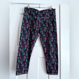 Fabletics 3/4 Chevron Leggings - Pink, Gray, Teal in size Medium